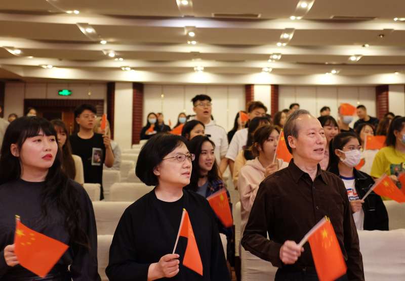 全体起立.jpg 全体起立.jpg